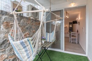 Deluxe Studio (Hephaestus) | Hypo-allergenic bedding, minibar, individually decorated