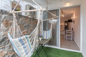 Studio Deluxe (Hephaestus) | Literie hypoallergénique, minibar, décoration personnalisée