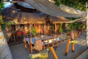 Spécialités Cuisine locale et internationale