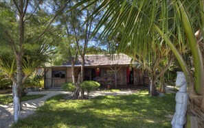 Garden - Analatsara Eco Lodge (Nosy Nato)
