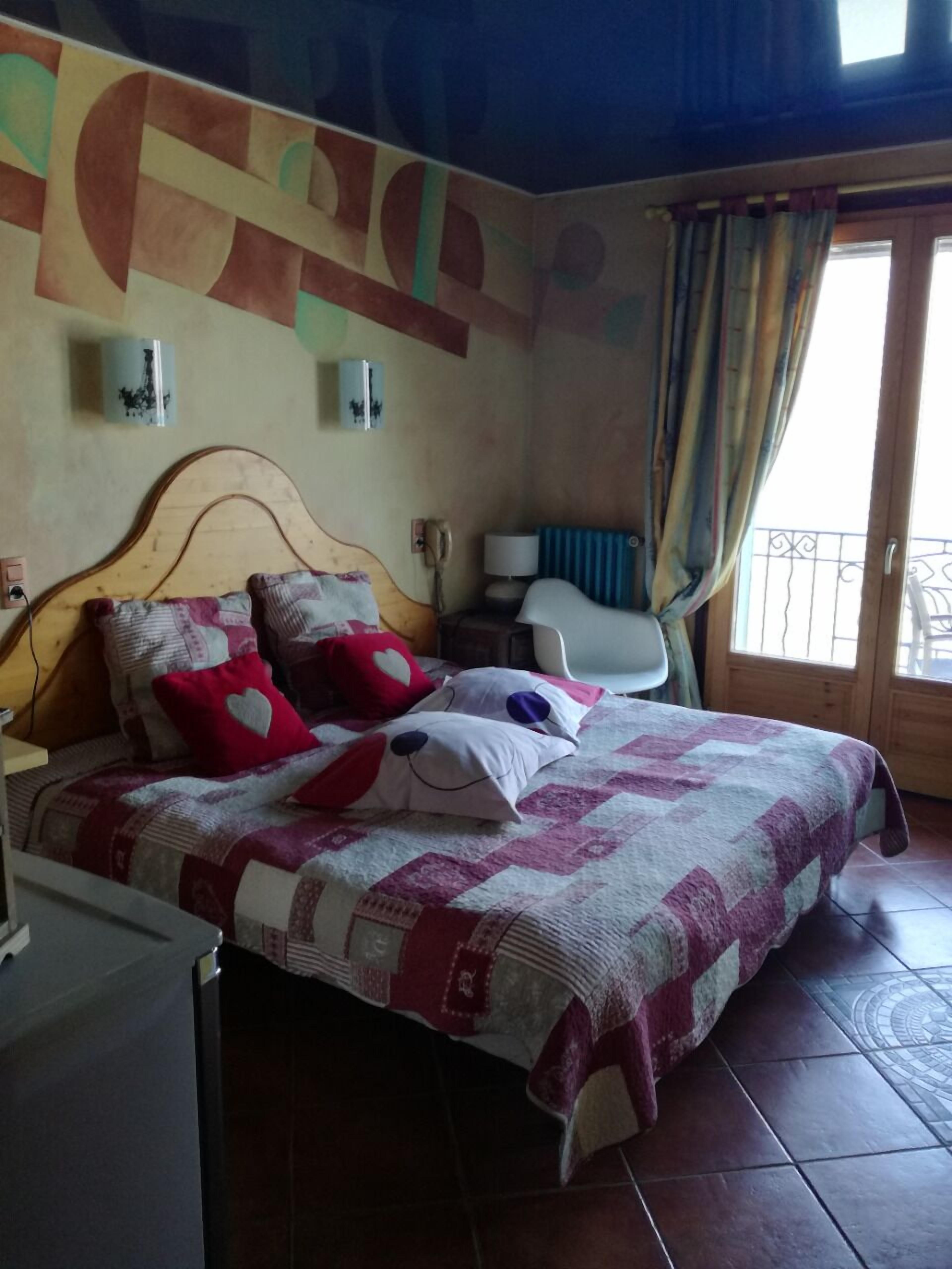 double room, balcony | individually decorated, individually furnished, cots/infant beds