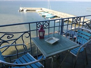 Balcony view - Weekend Hotel Les Pieds dans l'Eau (Viviers-du-Lac)
