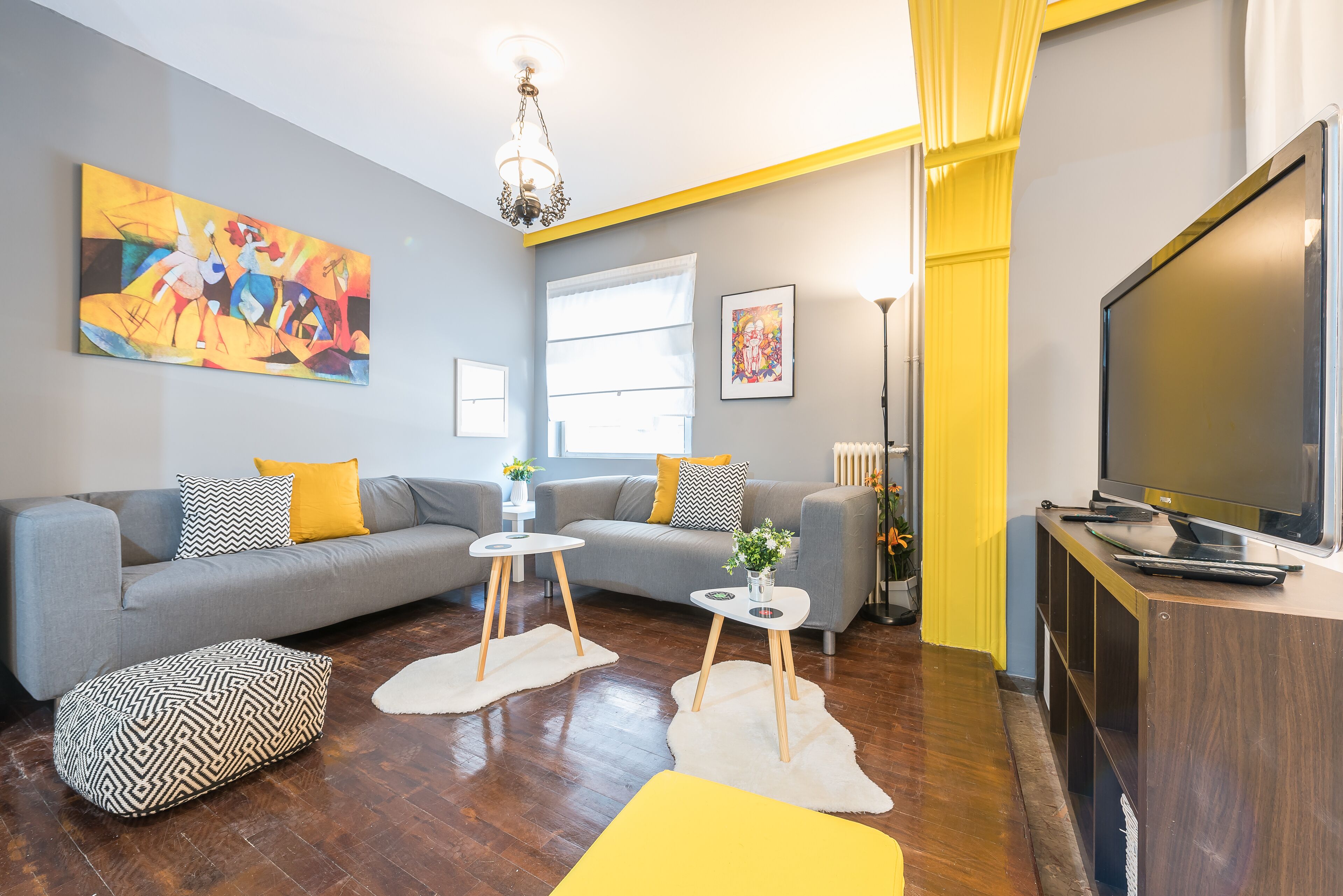 Family Apartment, 2 Bedrooms | Living room | Flat-screen TV