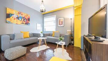 Family Apartment, 2 Bedrooms | Living room | Flat-screen TV