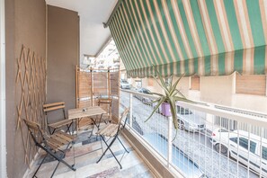 Family Apartment, 2 Bedrooms | Balcony - Stylish Apartment with Balcony  by Cloudkeys (Athens)