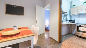 Familienapartment, 2 Schlafzimmer | Eigene Küche | Wasserkocher mit Kaffee-/Teezubehör, Kühlschrank, Mikrowelle, Ofen
