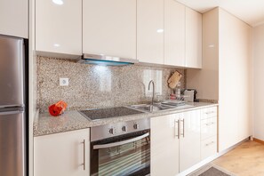 Estudio Deluxe, 1 cama de matrimonio grande, vistas a la ciudad | Minibar, cortinas opacas, sistema de insonorización