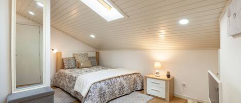 Estudio Deluxe, 1 cama King size, vista a la ciudad | Minibar, cortinas blackout y insonorización