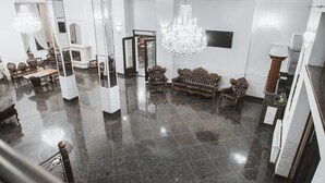 Lobby sitting area - Mardan Palace SPA Resort (Bukovel)