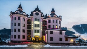 BBQ/picnic area - Mardan Palace SPA Resort (Bukovel)