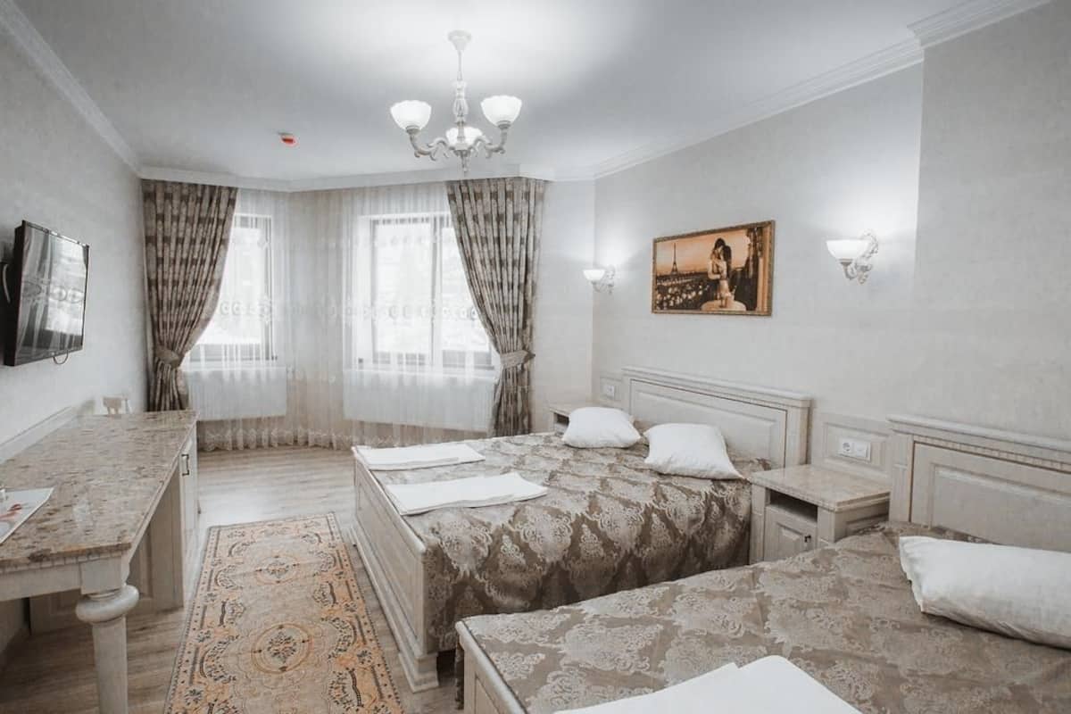Deluxe Triple Room | Desk, blackout curtains, soundproofing, free WiFi