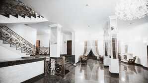 Lobby - Mardan Palace SPA Resort (Bukovel)