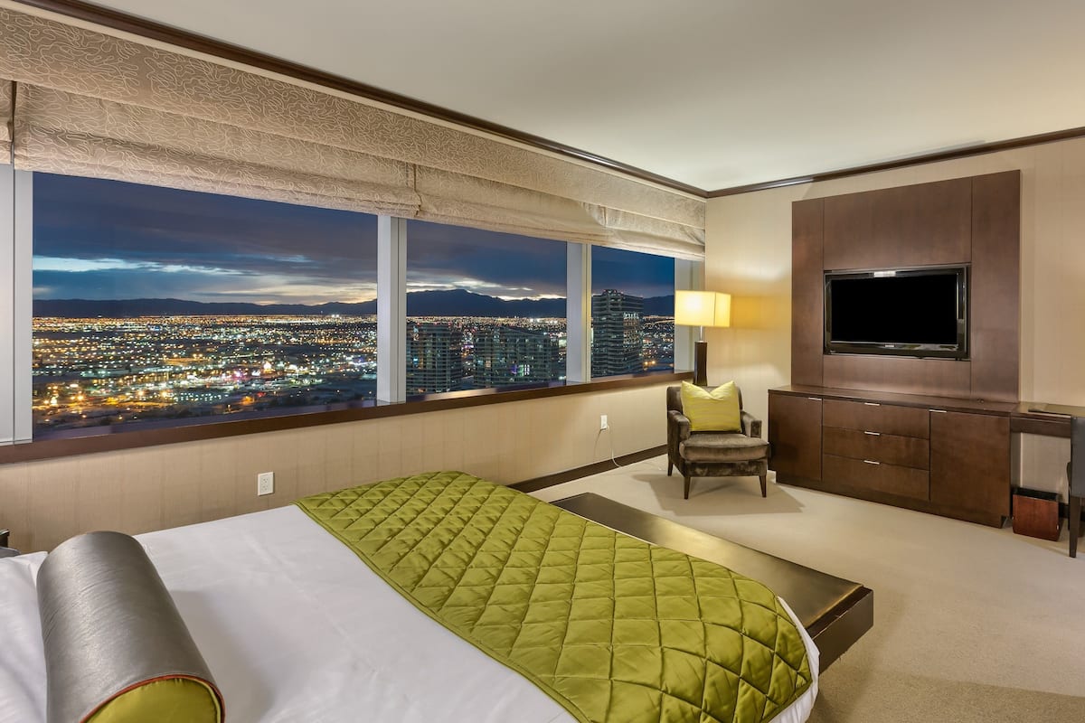 PANORAMA STRIP VIEW SUITE (2BR) - 45th Floor | View from room