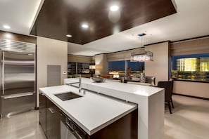 PANORAMA STRIP VIEW SUITE (2BR) - 47th Floor | Interior detail - Secret Suites at Vdara (Las Vegas)