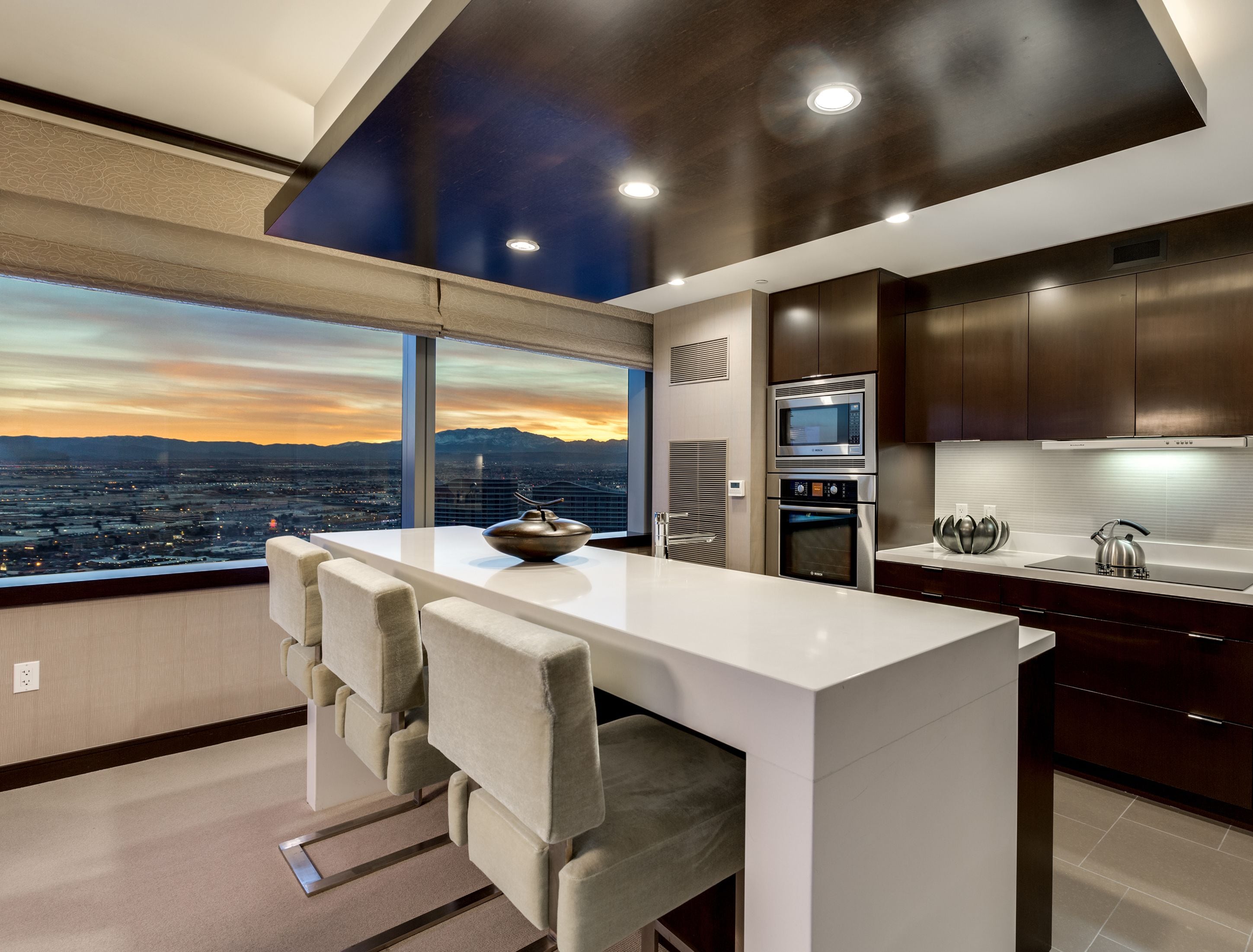 full-sized fridge, microwave, oven, stovetop