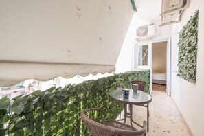 Departamento empresarial, 1 habitación | Terraza o patio