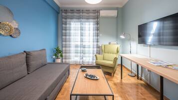 Business Apartment, 1 Bedroom | Living area | Flat-screen TV