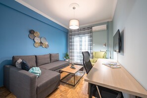 Business-Apartment, 1 Schlafzimmer | Wohnbereich | Flachbildfernseher