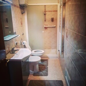 Double Room, Private Bathroom (Camera Primavera) | Bathroom - Central Isernia (Isernia)