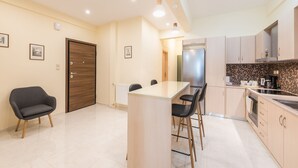Căn hộ Cao cấp, tầng trệt