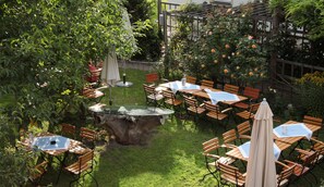 Outdoor dining - Gasthaus Sindel-Buckel Herrenhaus (Feuchtwangen)