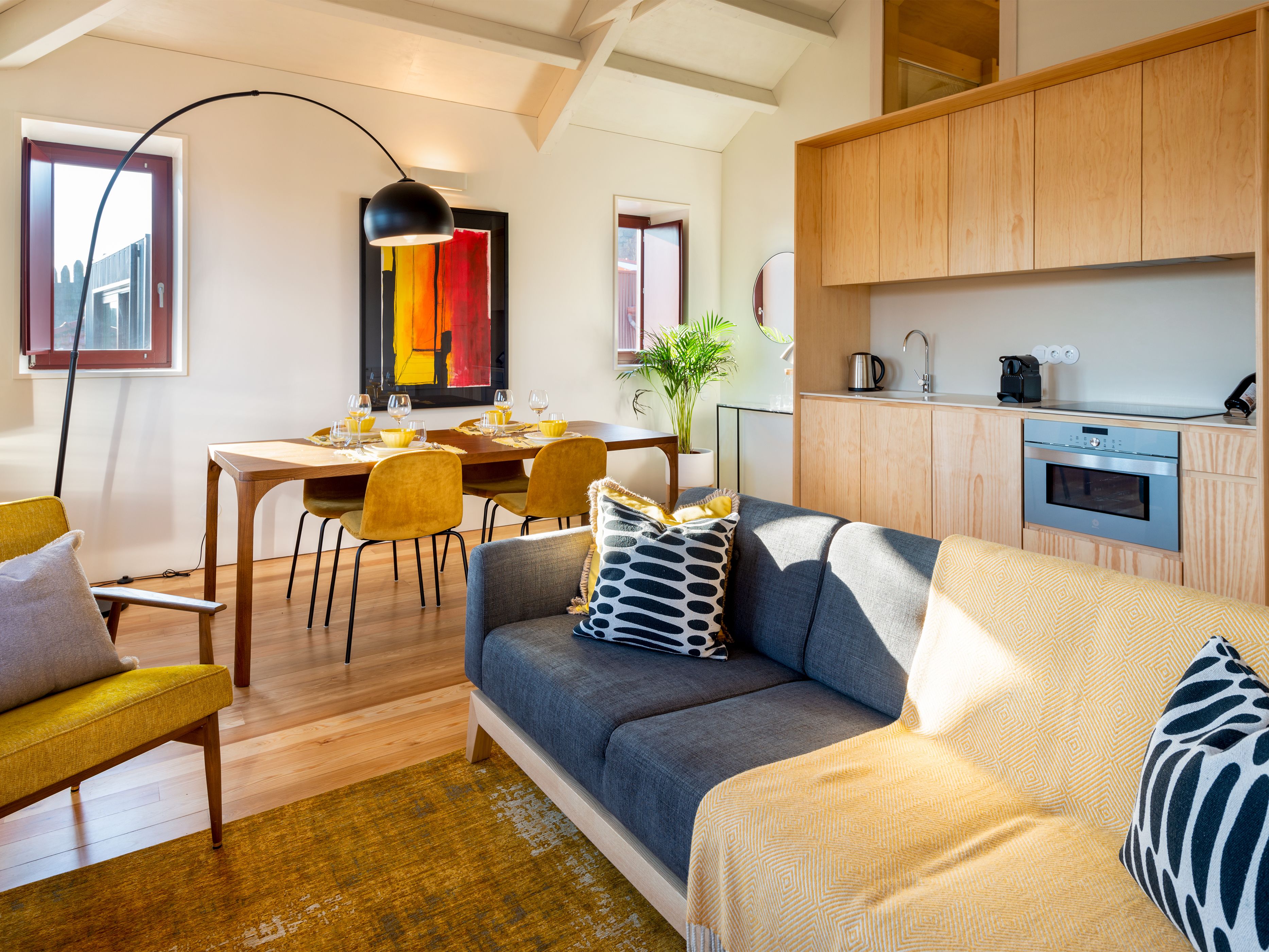 panoramic apartment, river view | living area | 44-inch led tv with cable channels, tv