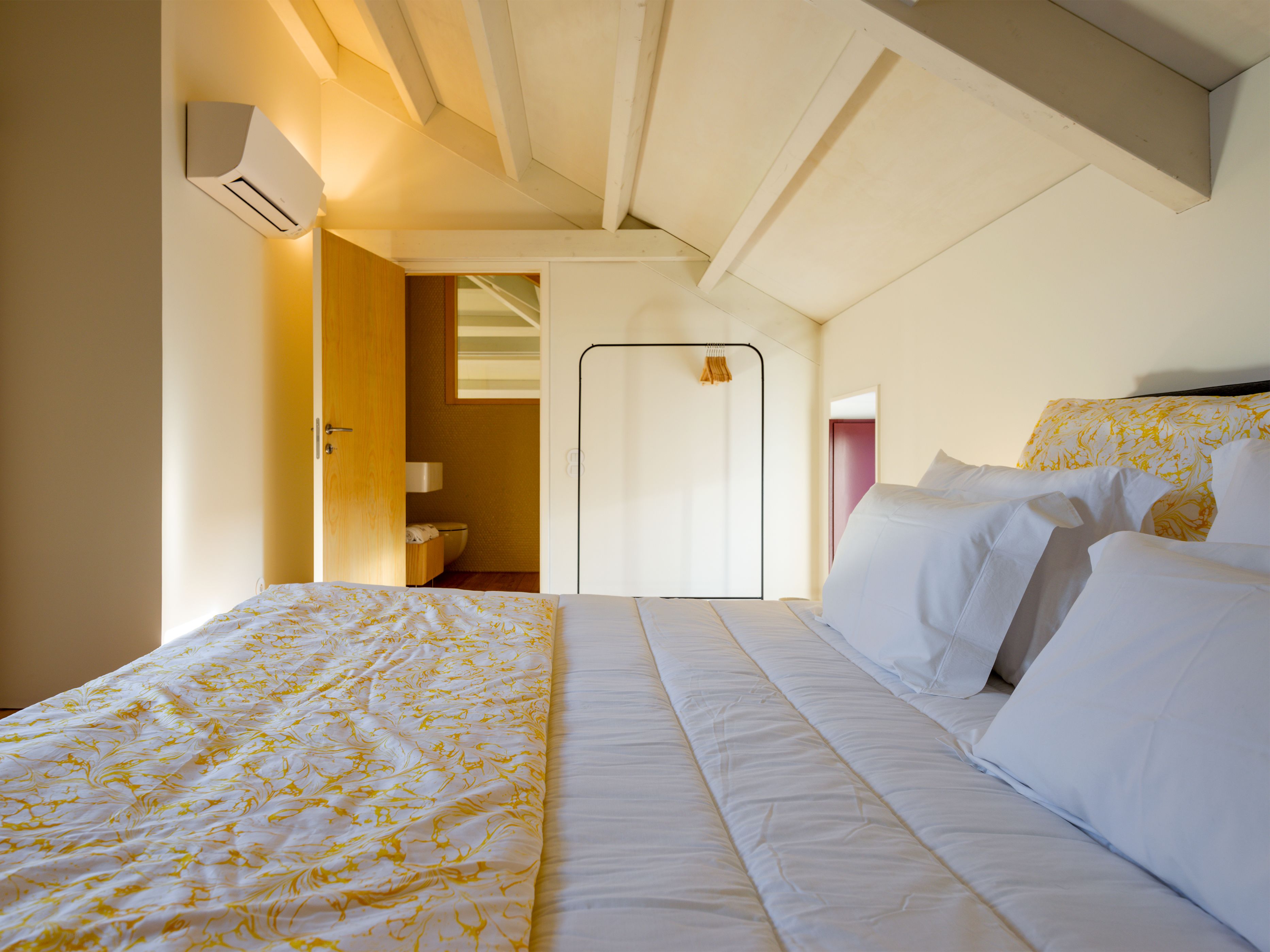 panoramic apartment, river view | premium bedding, minibar, individually decorated, individually furnished