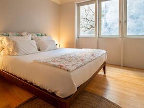 Superior Apartment, River View | Premium bedding, minibar, individually decorated, individually furnished - Domum 3 (Porto)