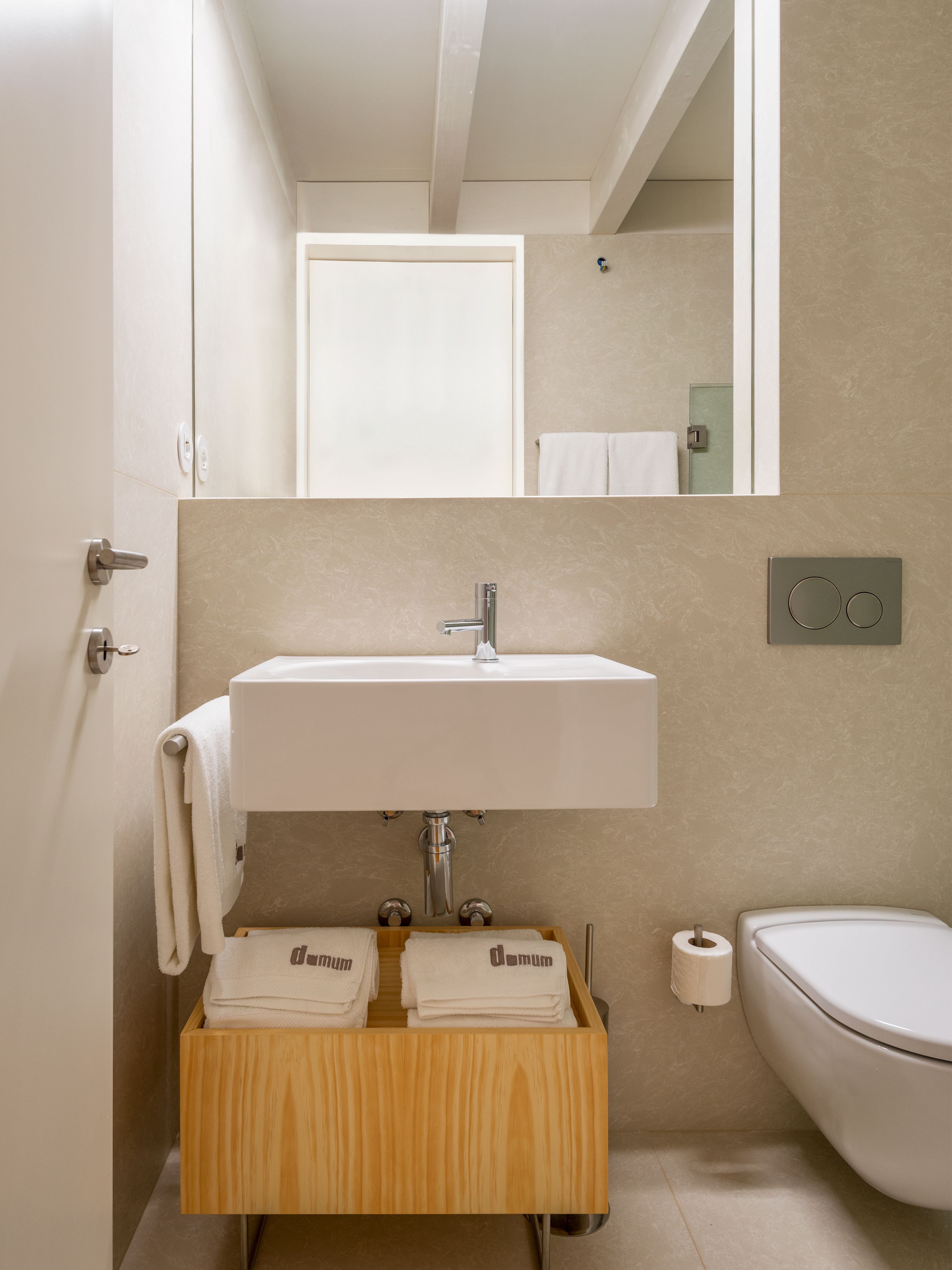 superior apartment, river view | bathroom sink