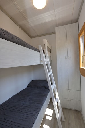 Panoramic Bungalow, Partial Sea View | 2 bedrooms, bed sheets