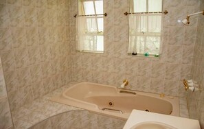 Family House, 3 Bedrooms | Bathroom | Separate bathtub and shower, deep-soaking bathtub, rainfall showerhead