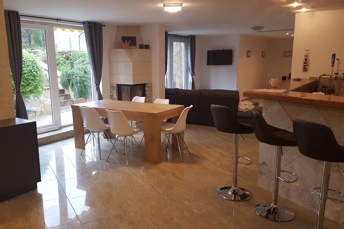 Superior Apartment (3) | Living area | Flat-screen TV