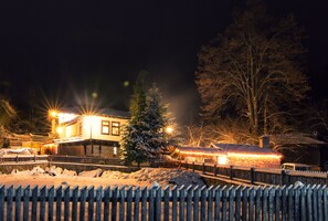 Front of property - evening/night - Strannopriemnicata Hotel (Gabrovo)