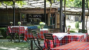 Outdoor dining - Strannopriemnicata Hotel (Gabrovo)