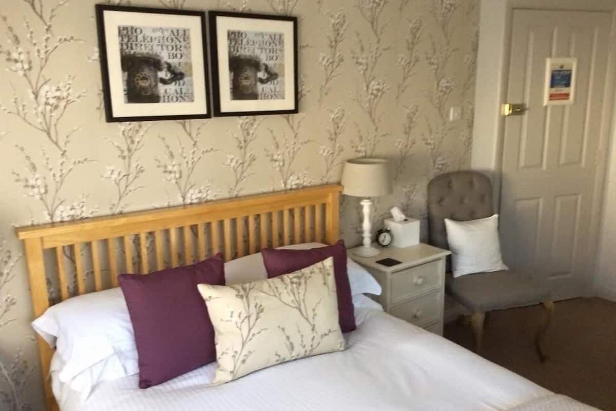 Double Room (Non Pet Friendly) | Iron/ironing board, free WiFi