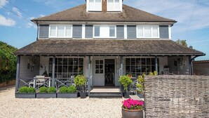 Exterior - The Beach House (Chichester)