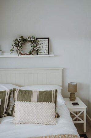 Double Room, Private Bathroom (Non Pet Friendly) | Iron/ironing board (on request), WiFi (free) - The Beach House (Chichester)