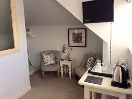 Habitación doble, baño privado (Non Pet Friendly) | Tabla de planchar con plancha y wifi gratis