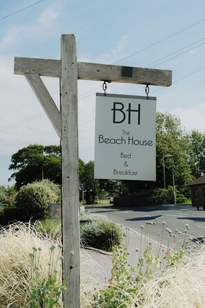 Exterior - The Beach House (Chichester)