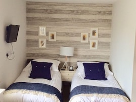 Habitación familiar (Non Pet Friendly) | Tabla de planchar con plancha y wifi gratis