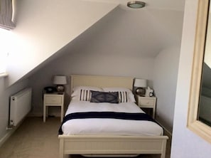 Chambre Double, salle de bains privée (Non Pet Friendly) | Fer et planche à repasser, Wi-Fi gratuit