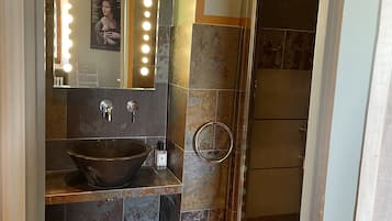 Double Room (Toscane) | Bilik Mandi | Pancuran mandi, kelengkapan dandanan diri percuma, pengering rambut