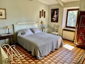 Double Room (Toscane) | Individually decorated, individually furnished, blackout drapes - La Lauren (Ferrassières)