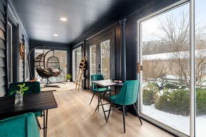 Coin salon dans le hall