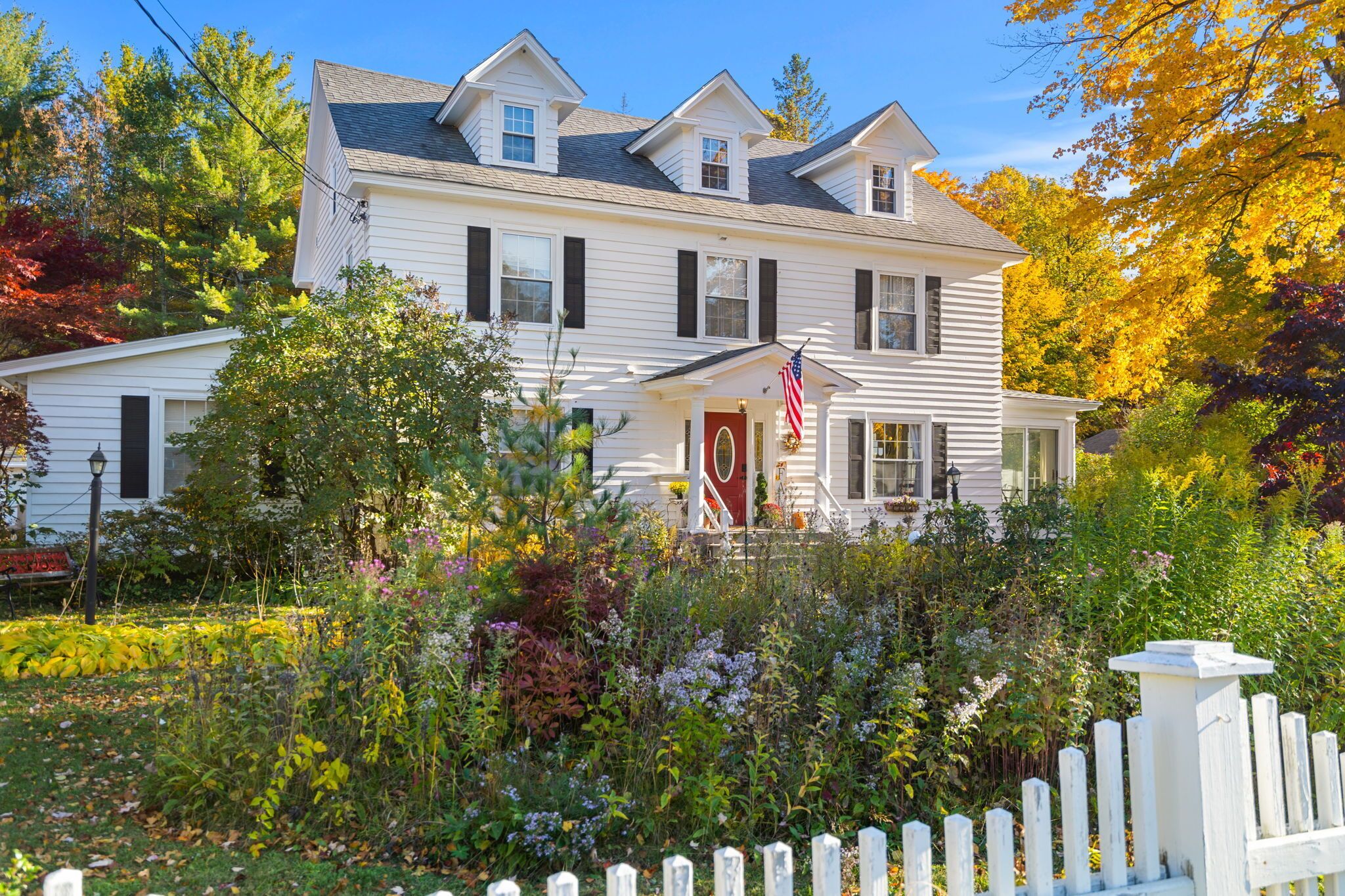 Vista frontal de la propiedad