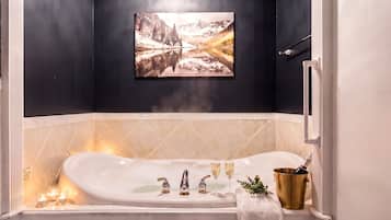 Phòng Deluxe | Phòng tắm | Vòi sen/bồn tắm kết hợp, máy sấy tóc, khăn tắm, xà phòng