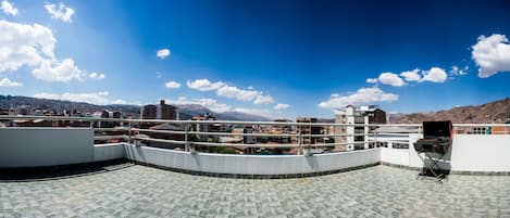 Appartement Familial, 3 chambres, vue ville | Terrasse/Patio