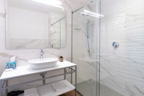 Regadera, regadera con hidromasaje, amenidades de baño gratuitas 