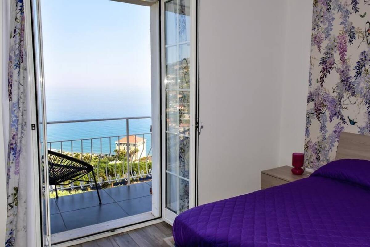 Deluxe Double Room, 1 Bedroom, Private Bathroom, Oceanfront | Hypo-allergenic bedding, down duvets, free WiFi, individually decorated