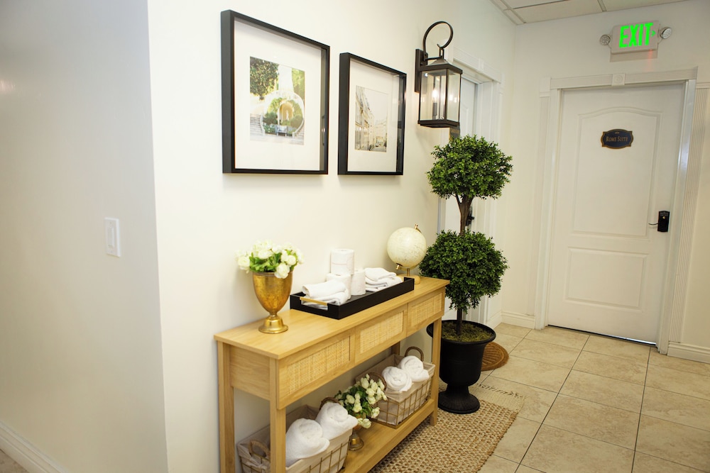 Hideaway Suites On 5th (Formerly 5th East Hall B&B) photo 8